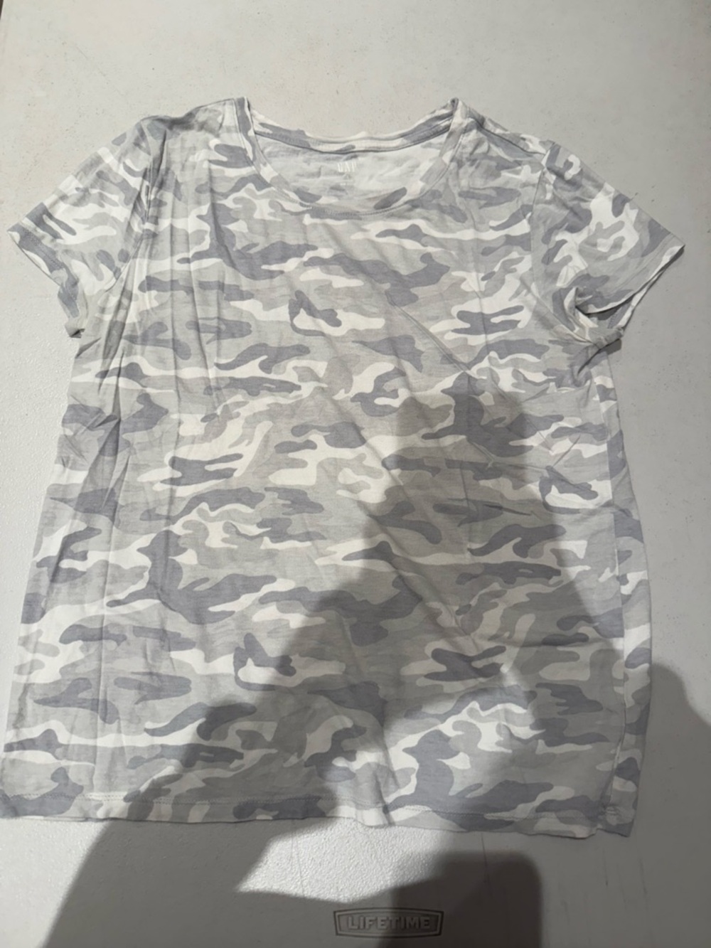 Gap women’s' Gray & White Camo Short-Sleeve Tee